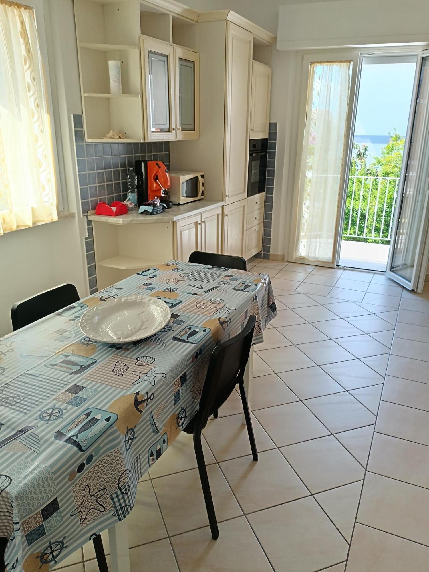 A Casa Di Berna E Tere Apartment เวนตูรีนา แตร์เม ภายนอก รูปภาพ